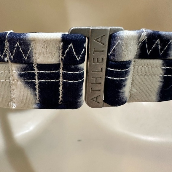 Athleta Wave Break Sz S Molded Cup Bikini Top Tie Dye Blue White Multiway Straps - Picture 8 of 9